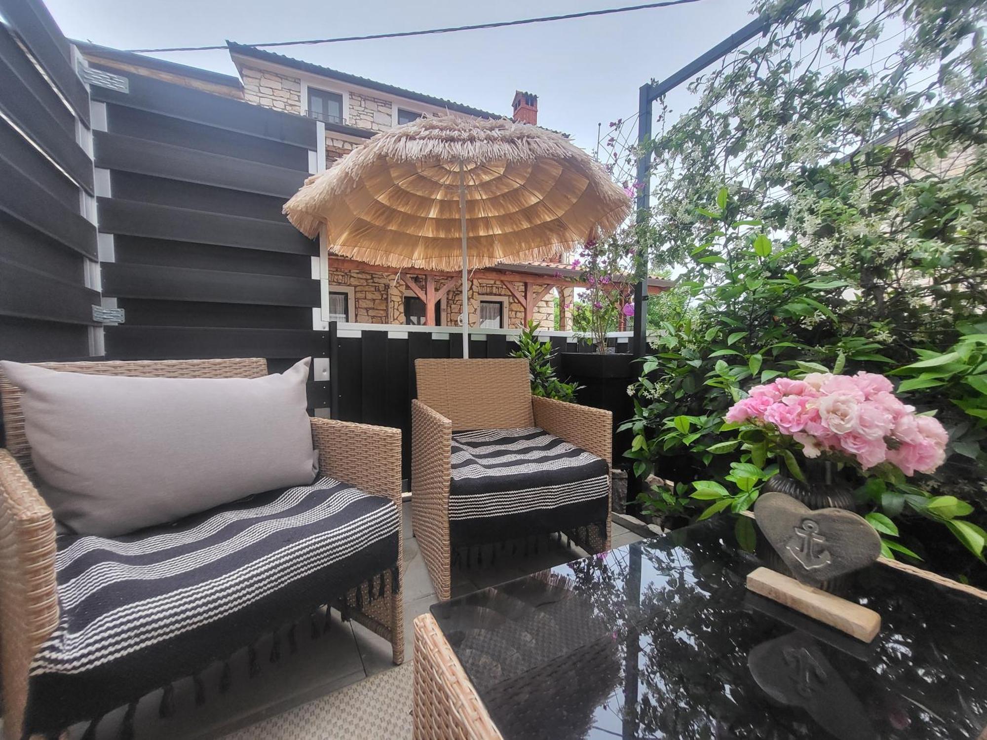 Villa Amore Radini Istrian Romantic Studio With Private Parking And Terrace بروتونيغلا المظهر الخارجي الصورة